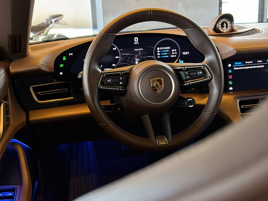 PORSCHE TAYCAN 4 CROSS TURISMO - Imagem 13