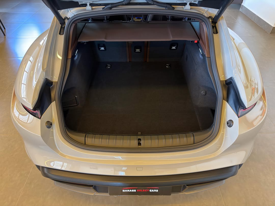 PORSCHE TAYCAN 4 CROSS TURISMO - Imagem 15