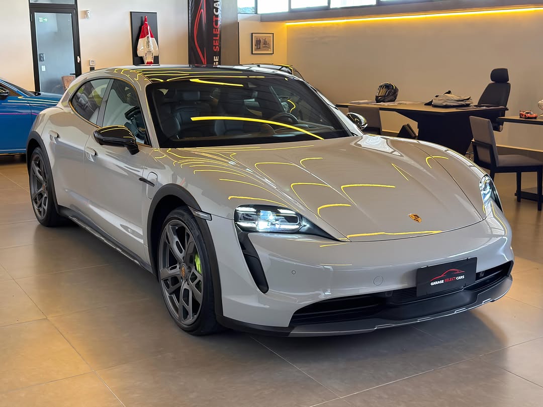 PORSCHE TAYCAN 4 CROSS TURISMO - Imagem 3