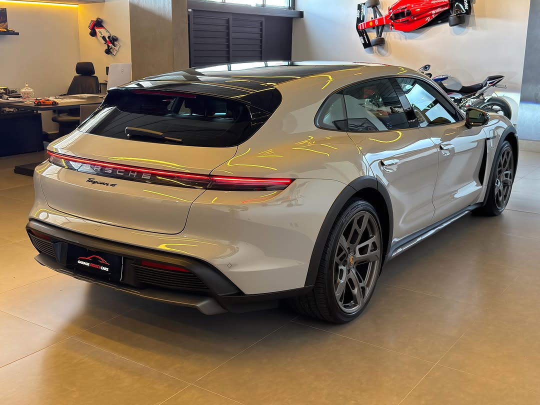 PORSCHE TAYCAN 4 CROSS TURISMO - Imagem 4