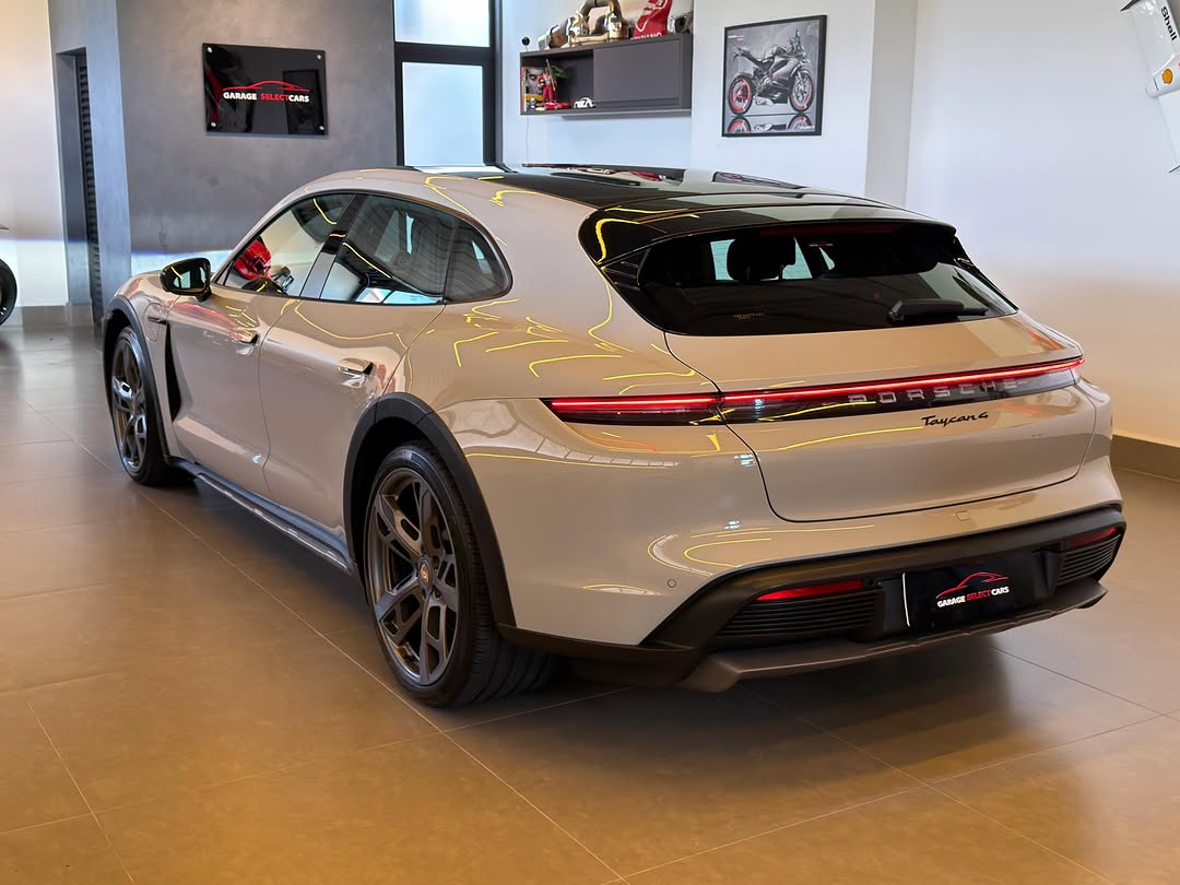 PORSCHE TAYCAN 4 CROSS TURISMO - Imagem 6