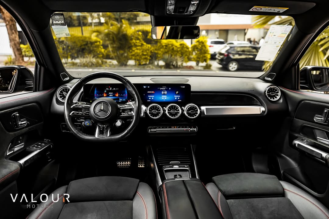 MERCEDES-BENZ GLB35 AMG - Imagem 17