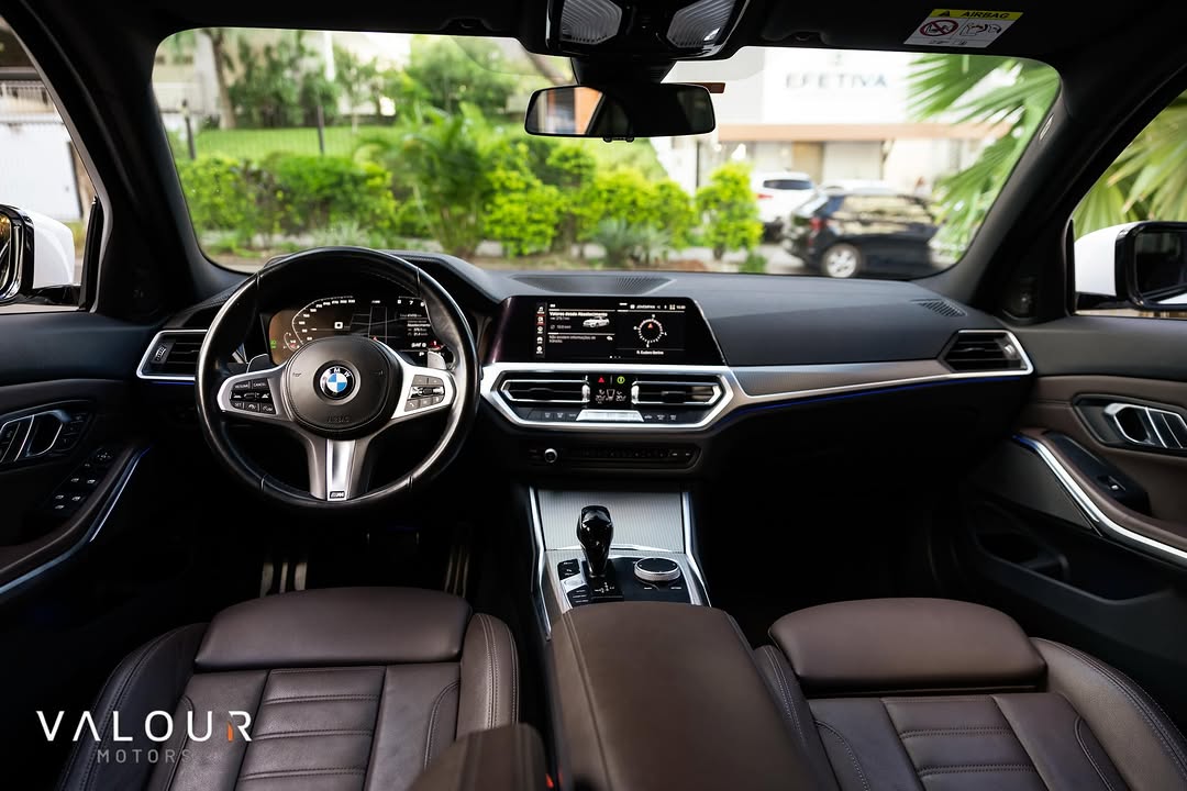 BMW 320I M SPORT - Imagem 15