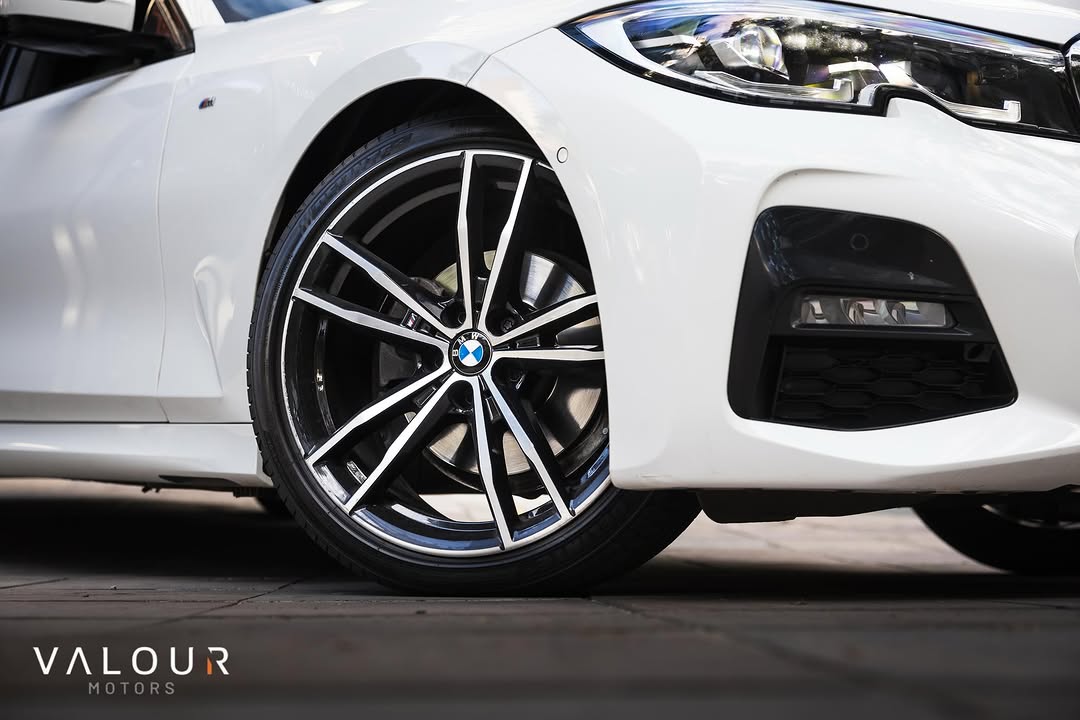 BMW 320I M SPORT - Imagem 3