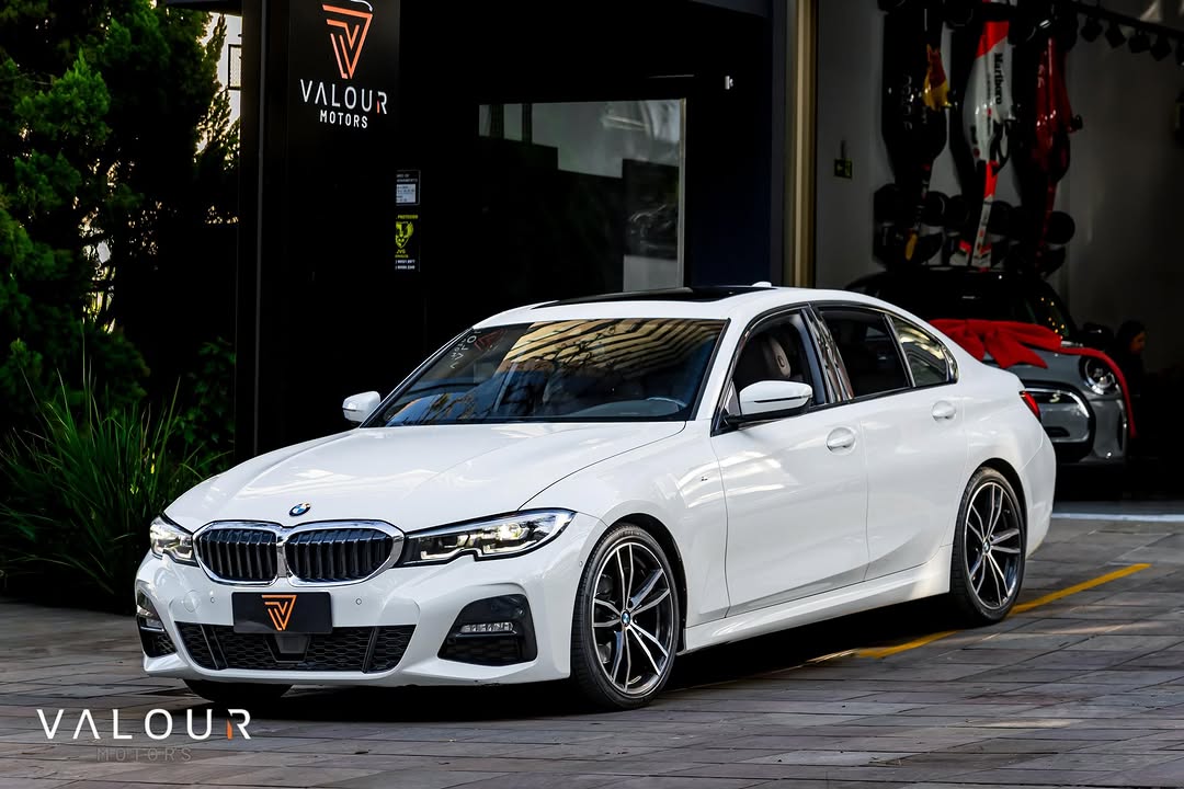 BMW 320I M SPORT - Imagem 4