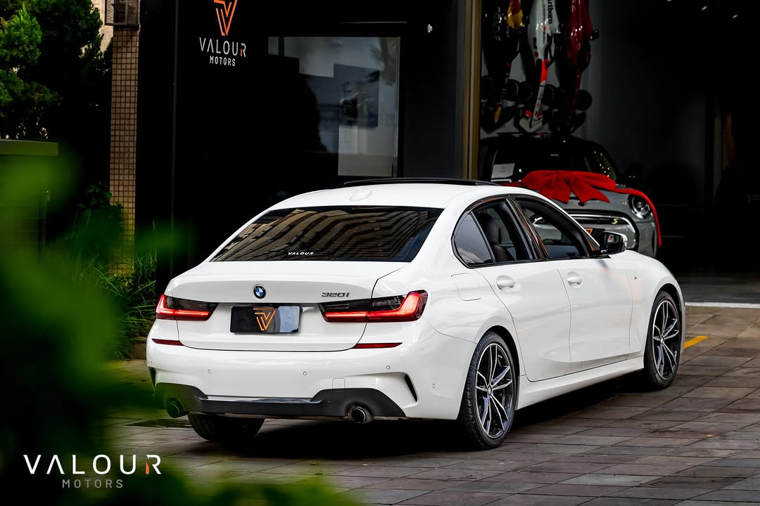 BMW 320I M SPORT - Imagem 7