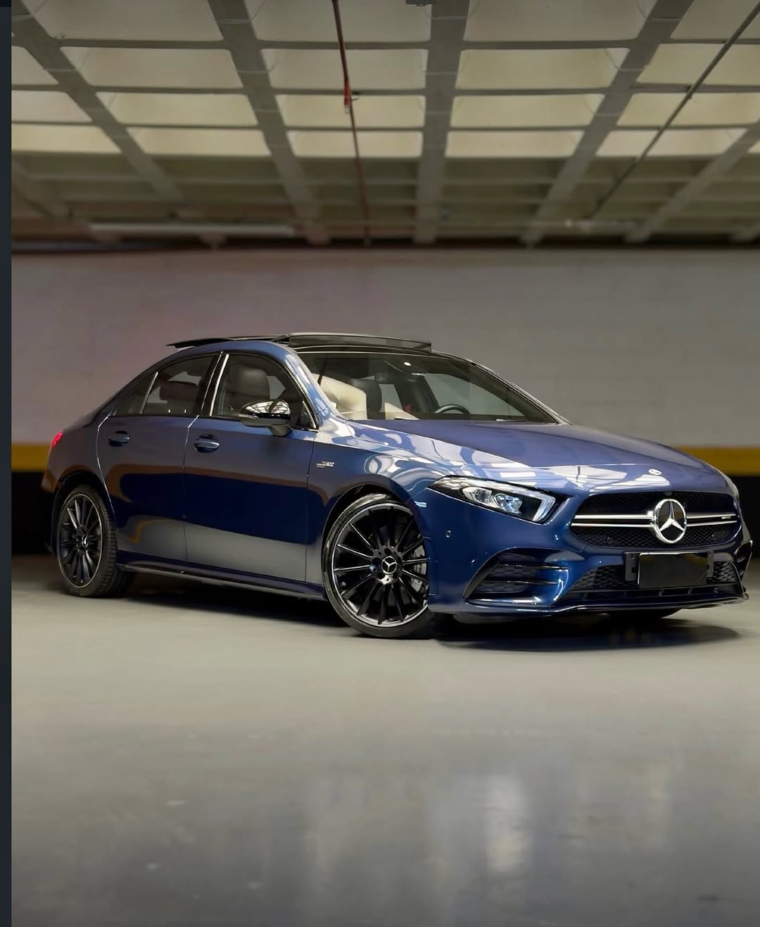 MERCEDES-BENZ A35 AMG - Imagem 1