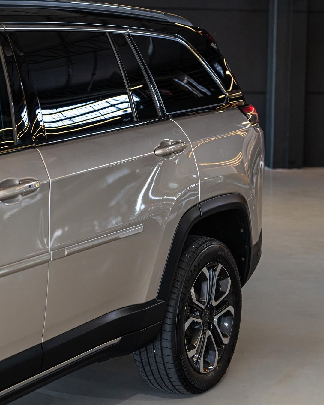 JEEP COMMANDER LIMITED 2.0 TD380 DIESEL - Imagem 10