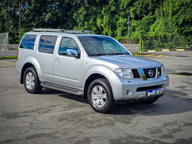 NISSAN PATHFINDER LE V6 - Imagem 1