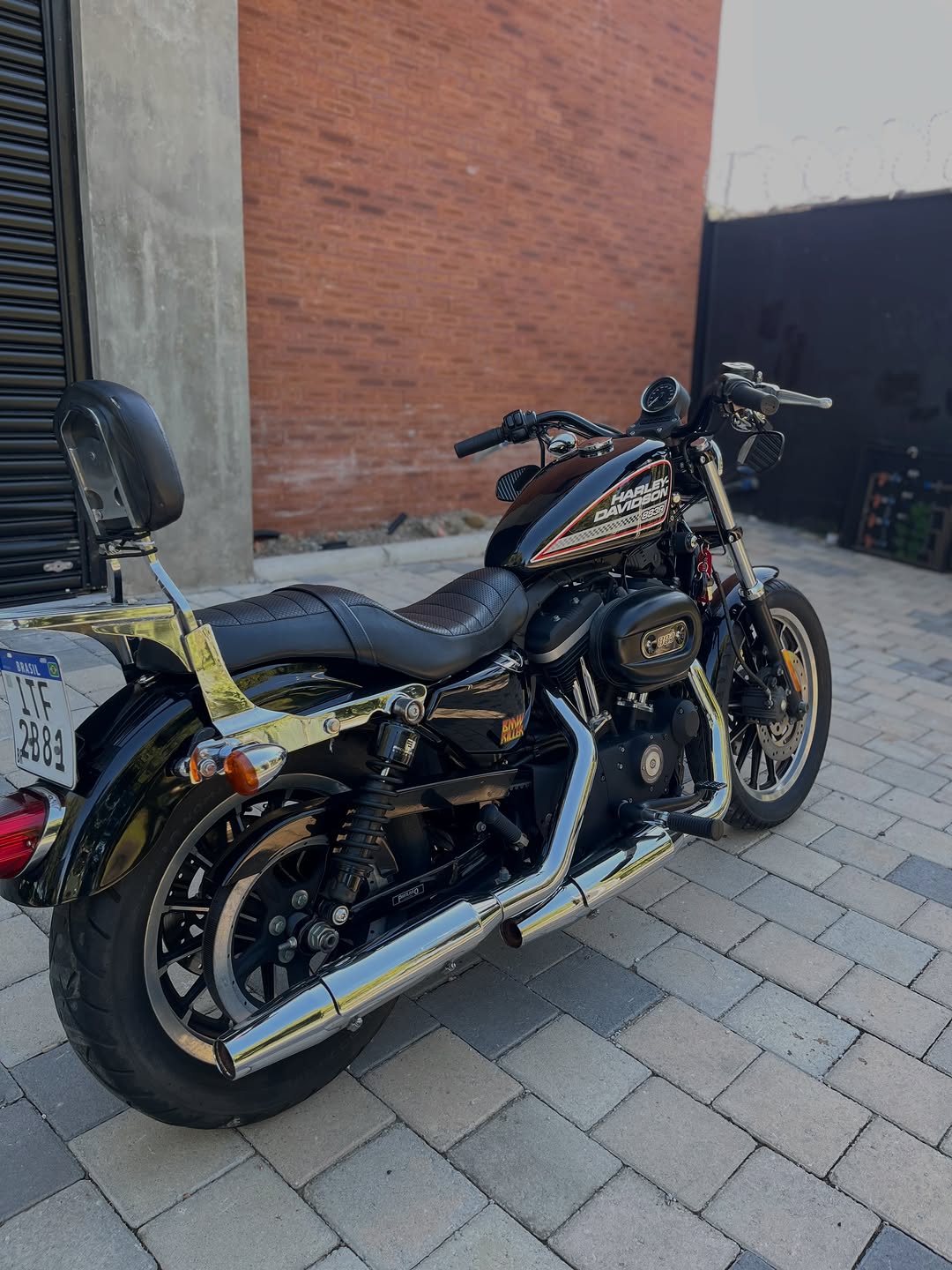 HARLEY-DAVIDSON 883R - Imagem 3