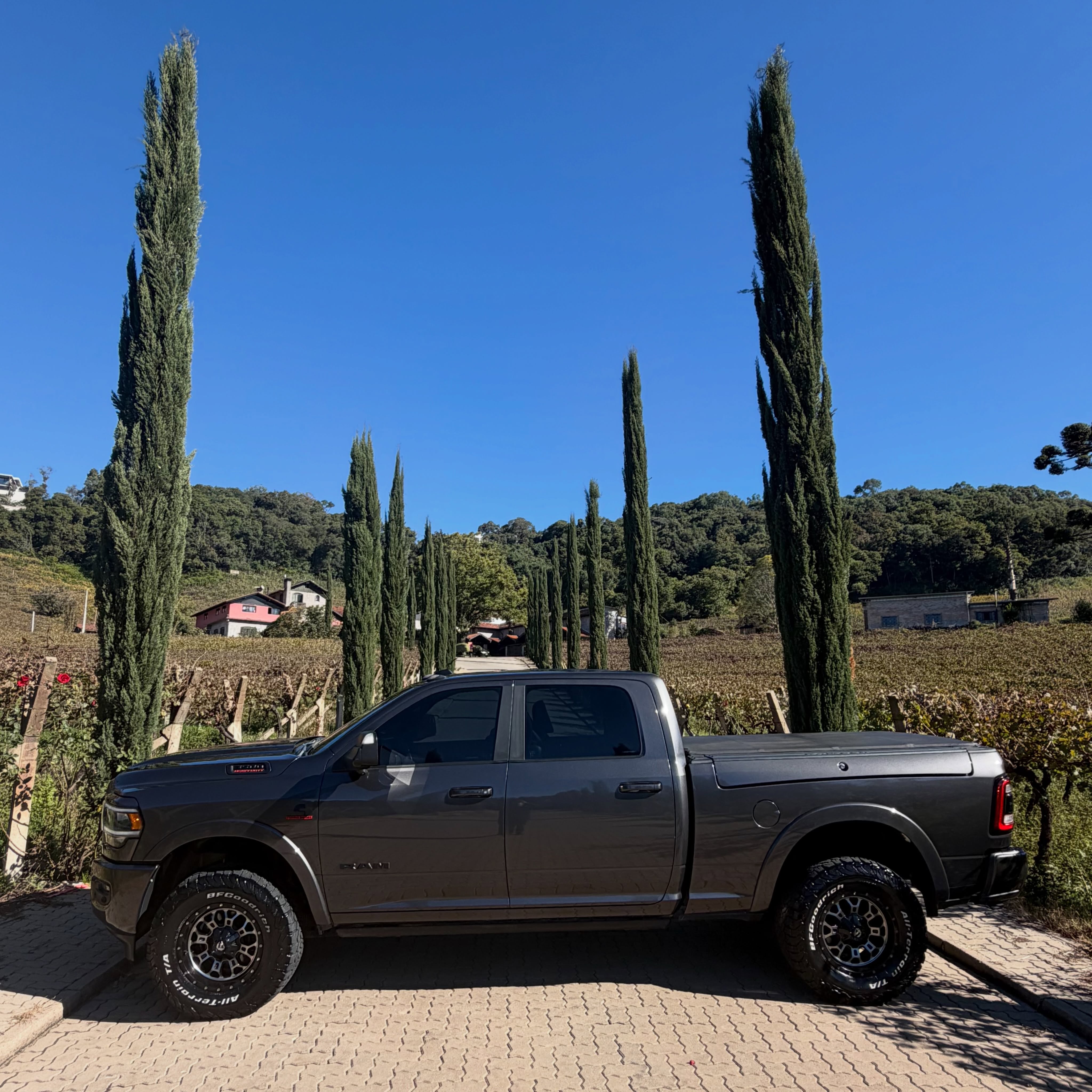 RAM 3500 NIGHT EDITION - Imagem 11