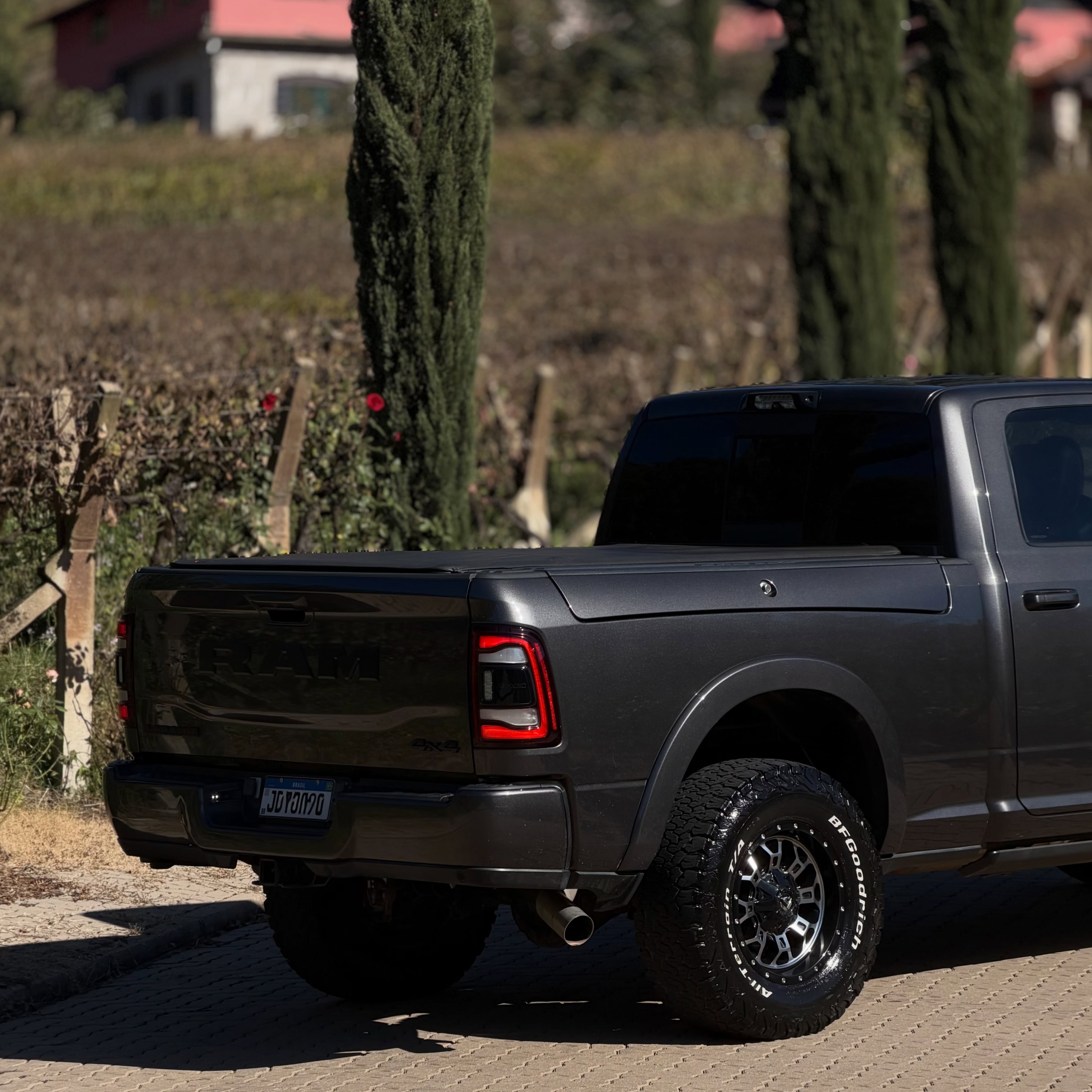 RAM 3500 NIGHT EDITION - Imagem 12