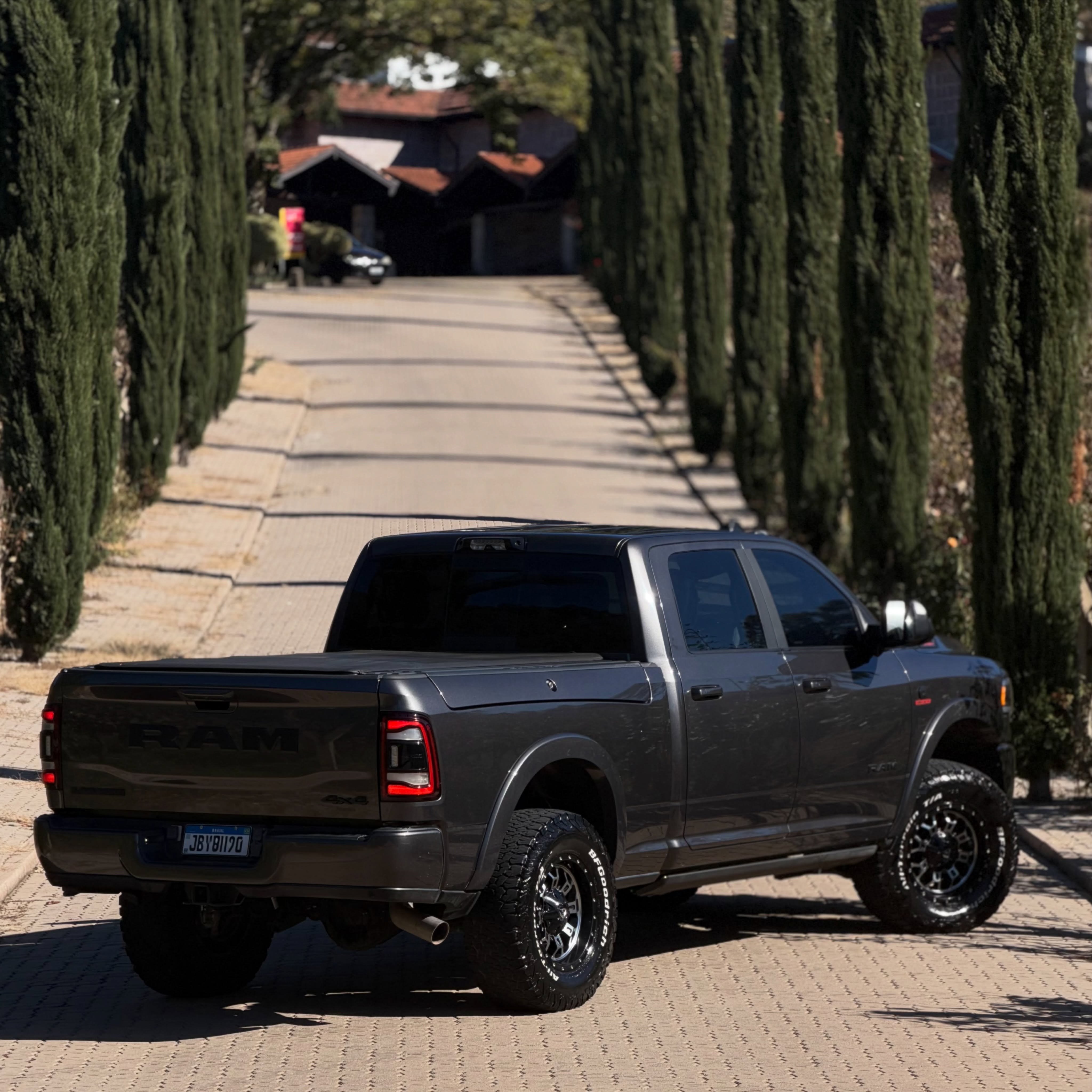 RAM 3500 NIGHT EDITION - Imagem 13