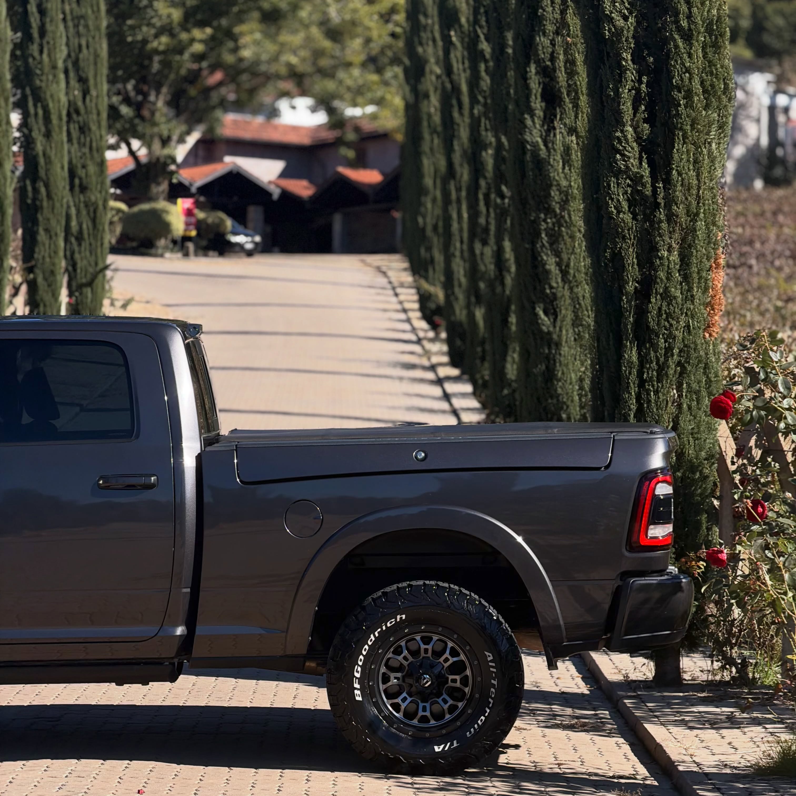 RAM 3500 NIGHT EDITION - Imagem 6