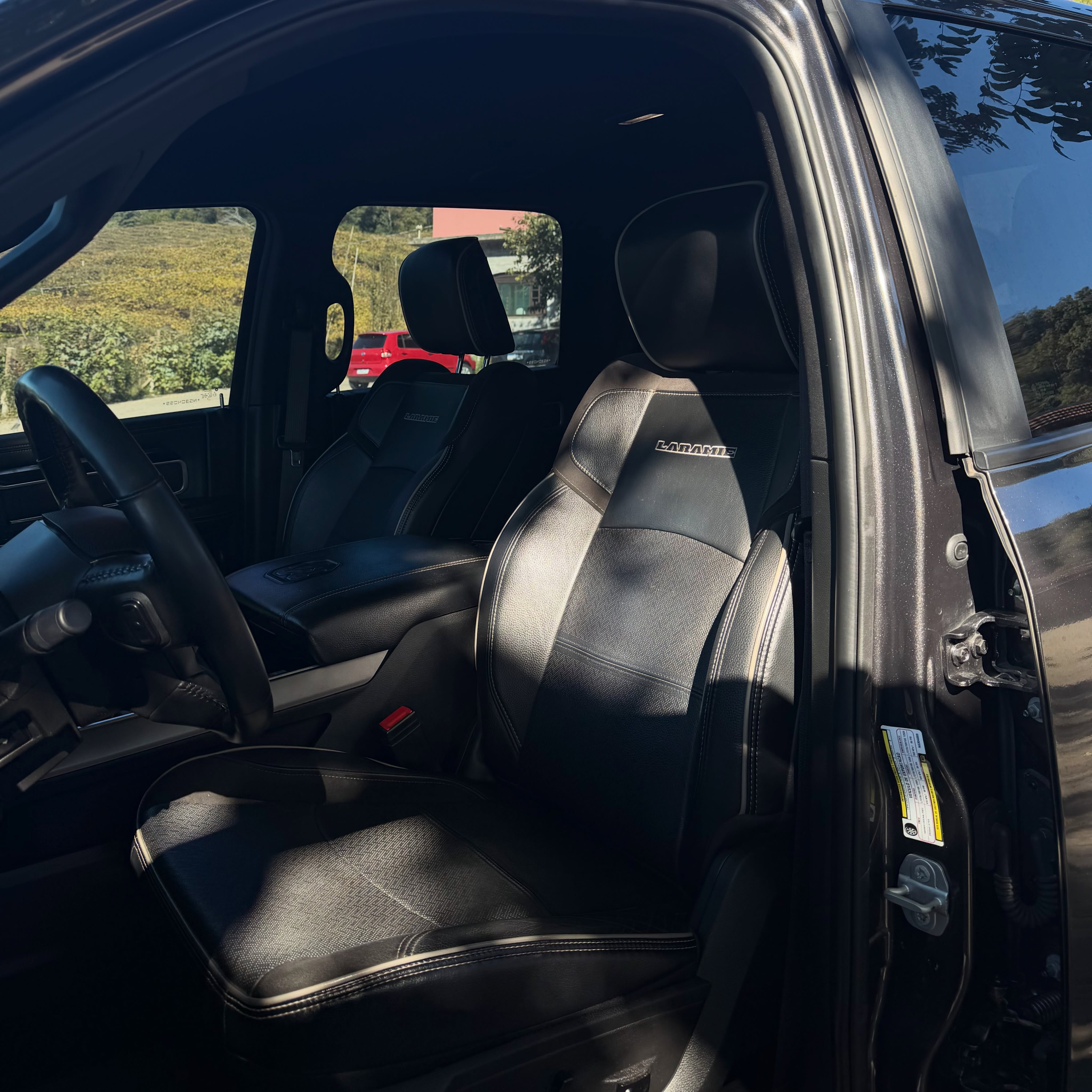 RAM 3500 NIGHT EDITION - Imagem 8
