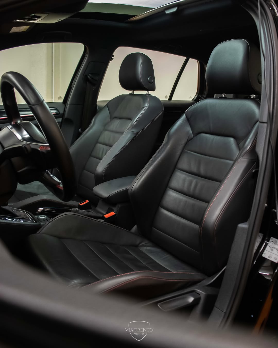 VOLKSWAGEN GOLF GTI - Imagem 11