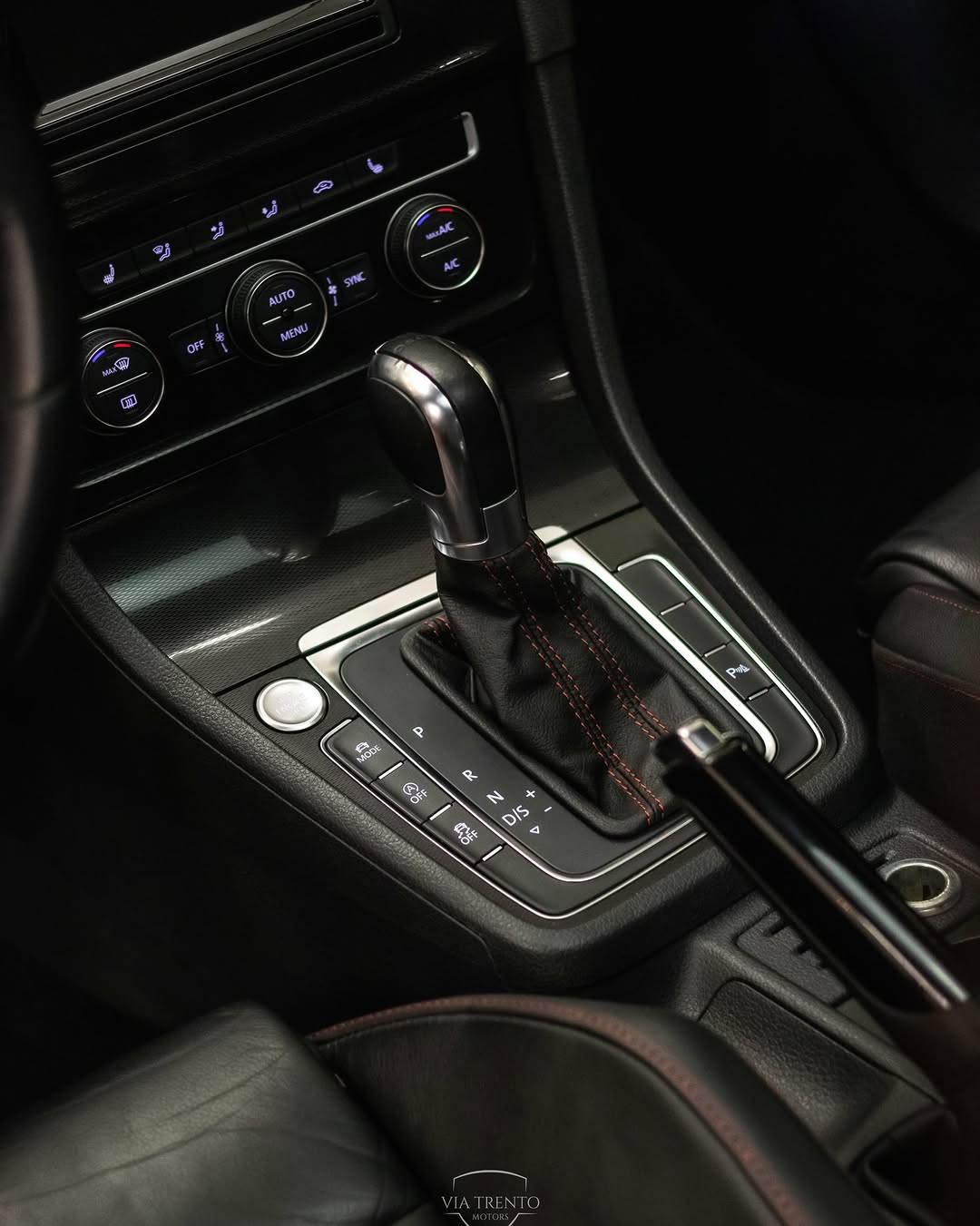VOLKSWAGEN GOLF GTI - Imagem 8