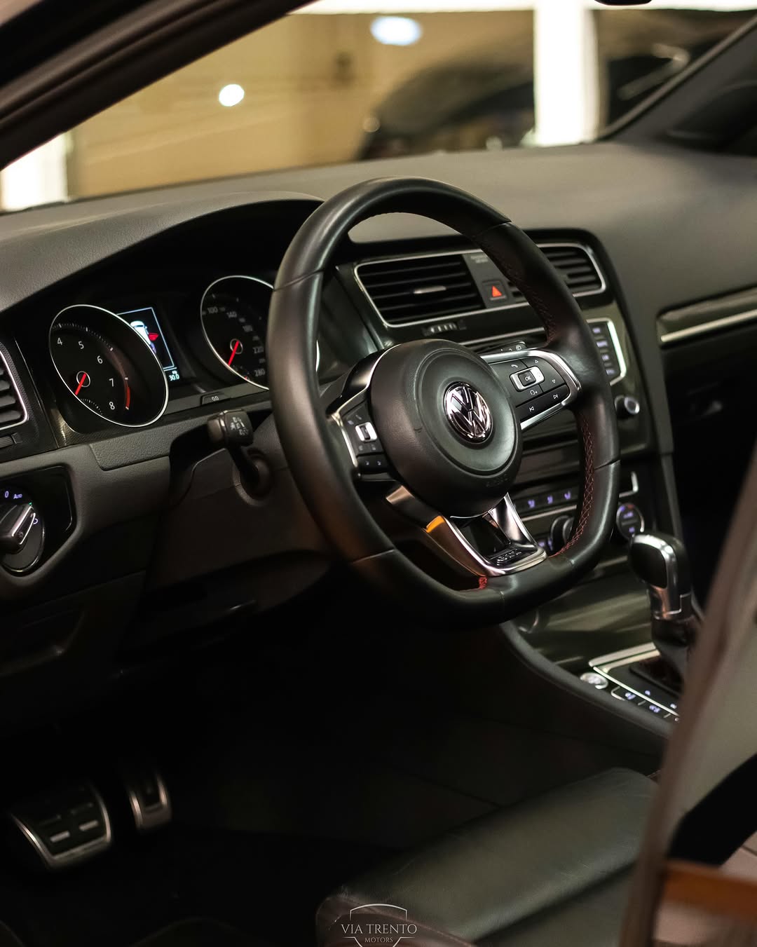 VOLKSWAGEN GOLF GTI - Imagem 9