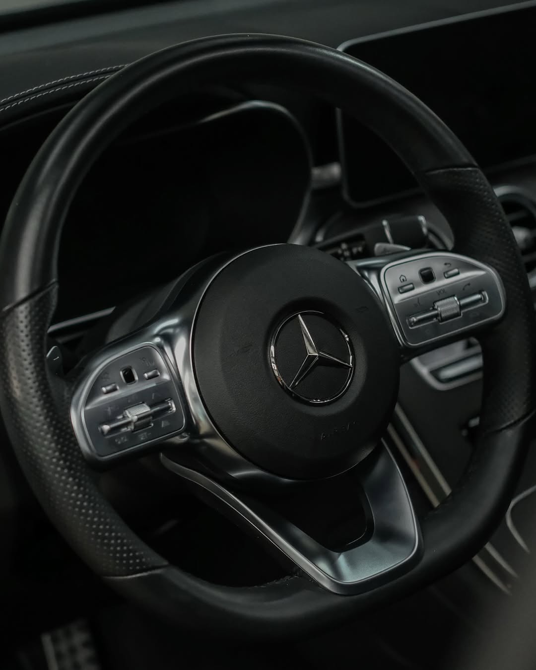 MERCEDES-BENZ GLC 300 2.0 TB CGI COUPÉ AMG LINE 4MATIC 9G-TRONIC - Imagem 3