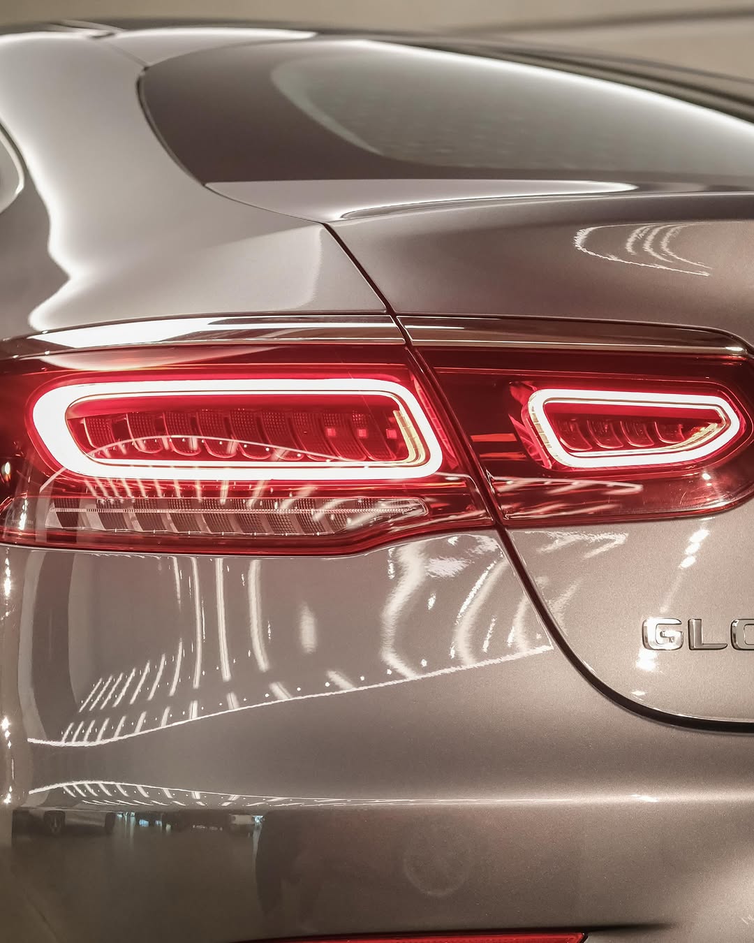 MERCEDES-BENZ GLC 300 2.0 TB CGI COUPÉ AMG LINE 4MATIC 9G-TRONIC - Imagem 4