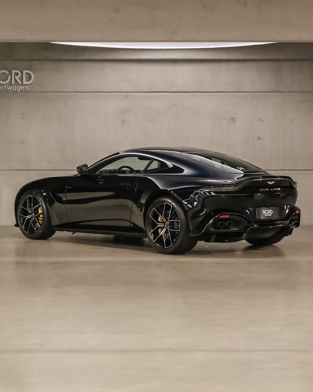 ASTON MARTIN VANTAGE V8 - Imagem 2