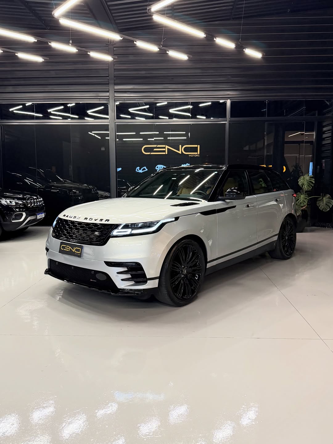 RANGE ROVER VELAR R-DYNAMIC HSE - Imagem 1