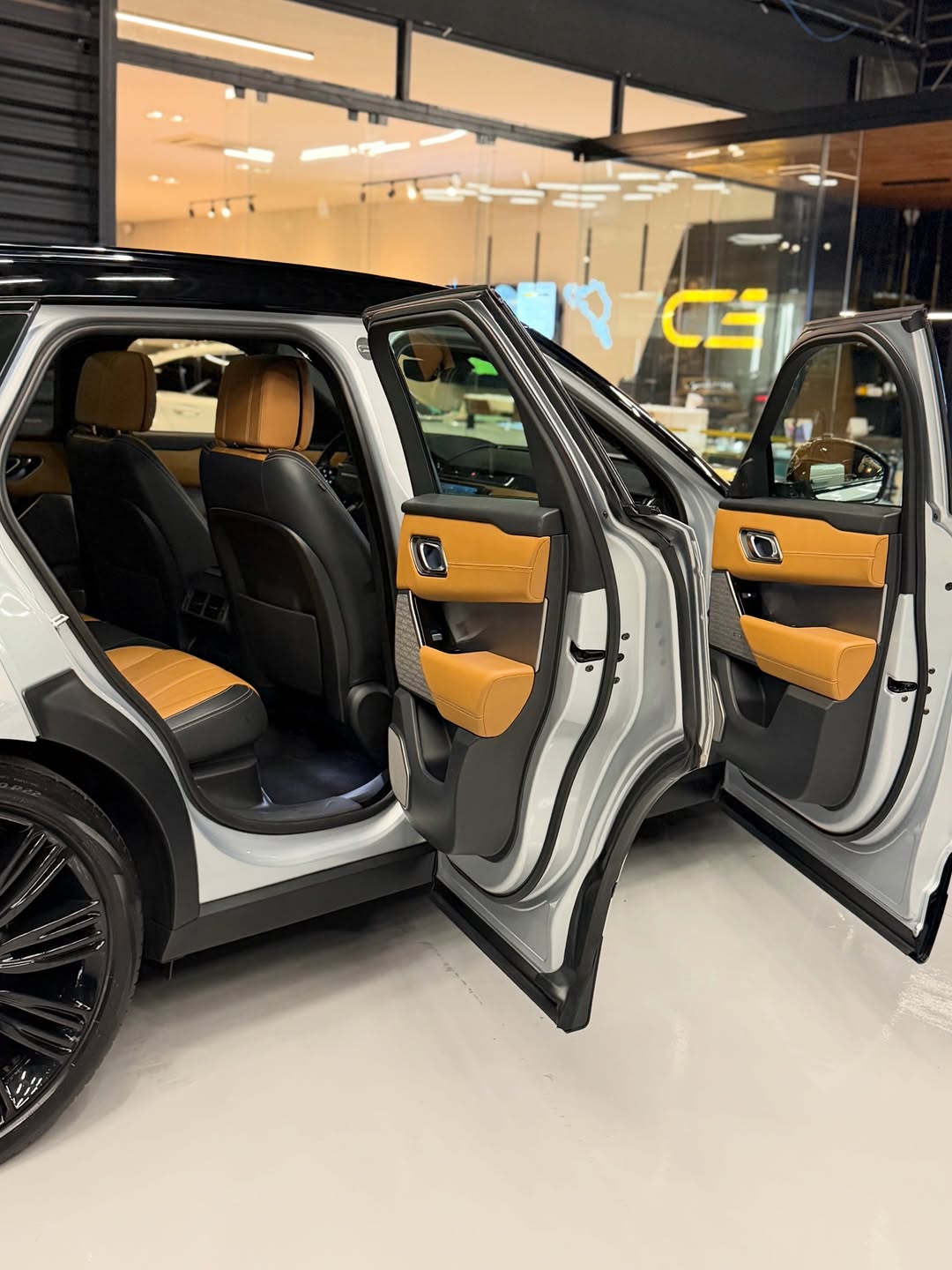 RANGE ROVER VELAR R-DYNAMIC HSE - Imagem 14