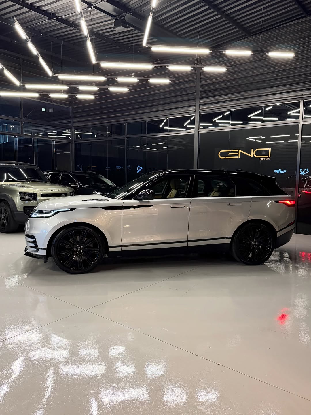 RANGE ROVER VELAR R-DYNAMIC HSE - Imagem 17