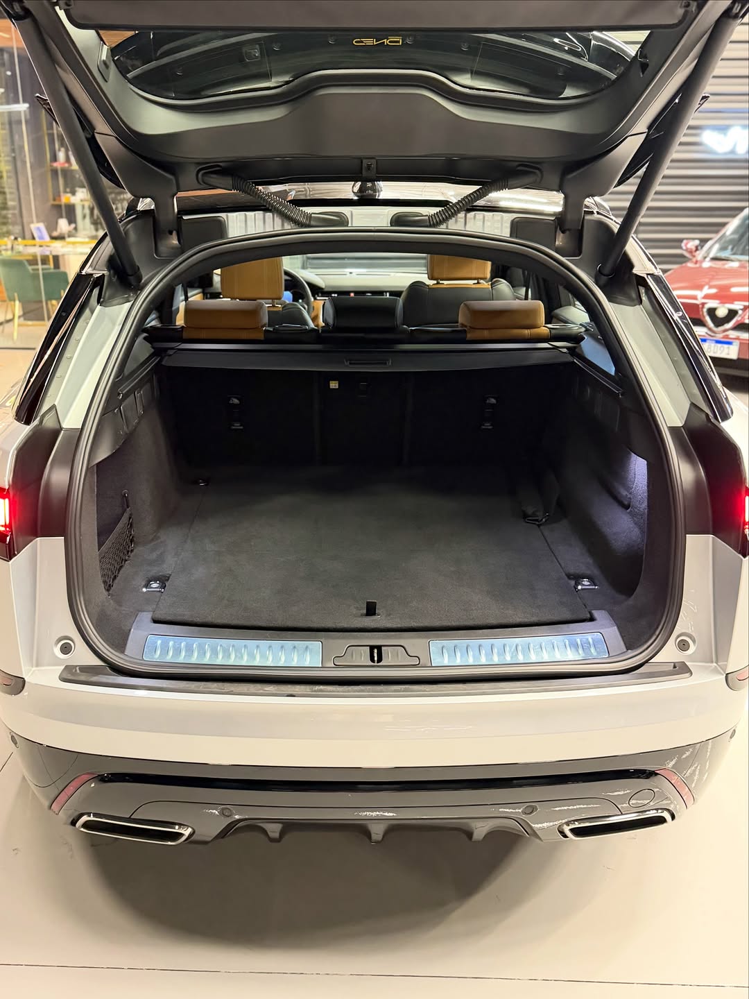 RANGE ROVER VELAR R-DYNAMIC HSE - Imagem 18