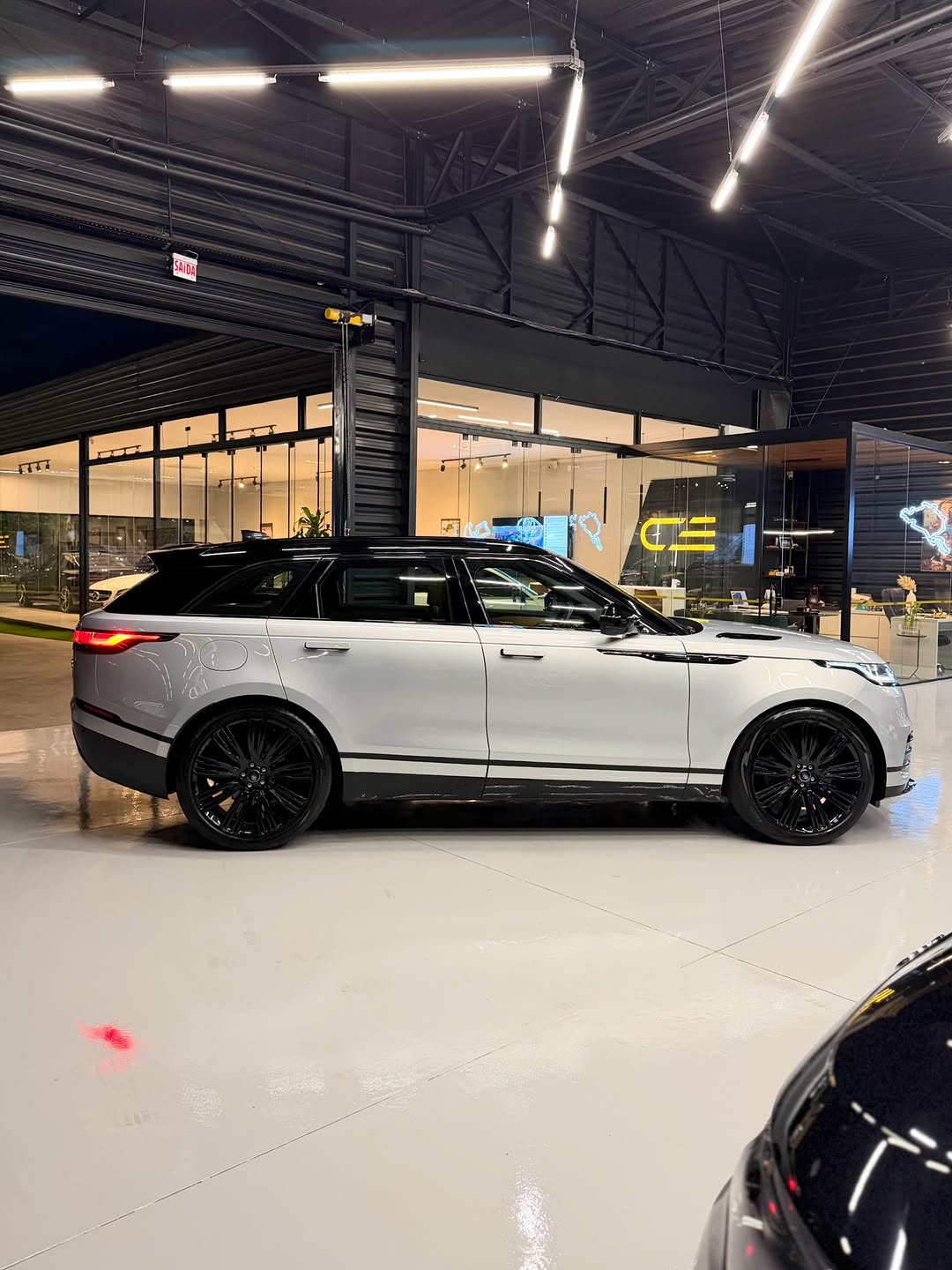 RANGE ROVER VELAR R-DYNAMIC HSE - Imagem 3
