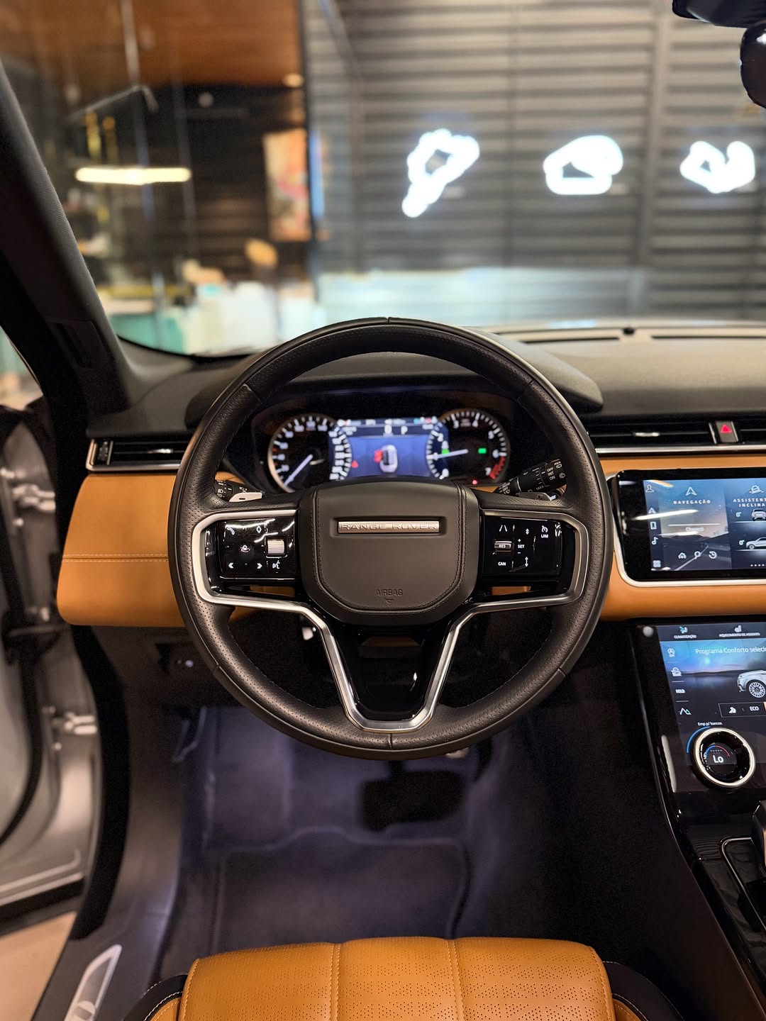 RANGE ROVER VELAR R-DYNAMIC HSE - Imagem 9