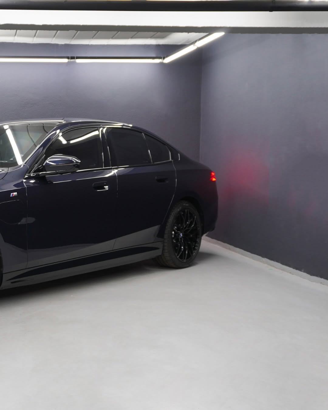 BMW 530E M SPORT AUTOMÁTICO - Imagem 4