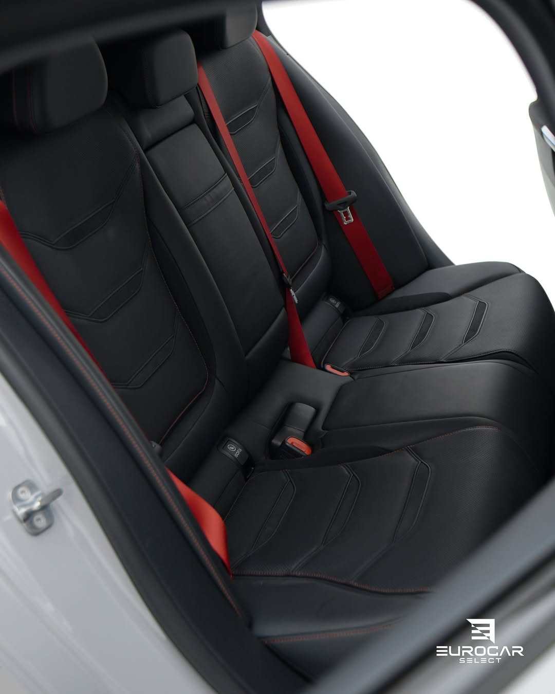 MERCEDES-BENZ C 63 S E PERFORMANCE F1 EDITION - Imagem 11