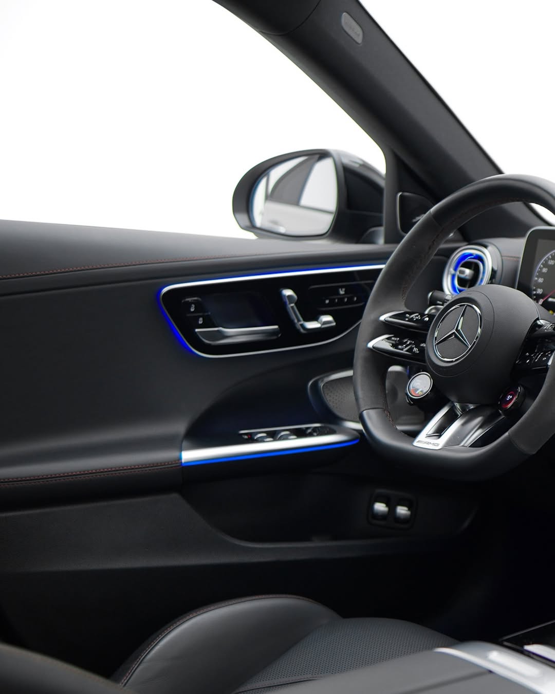 MERCEDES-BENZ C 63 S E PERFORMANCE F1 EDITION - Imagem 4