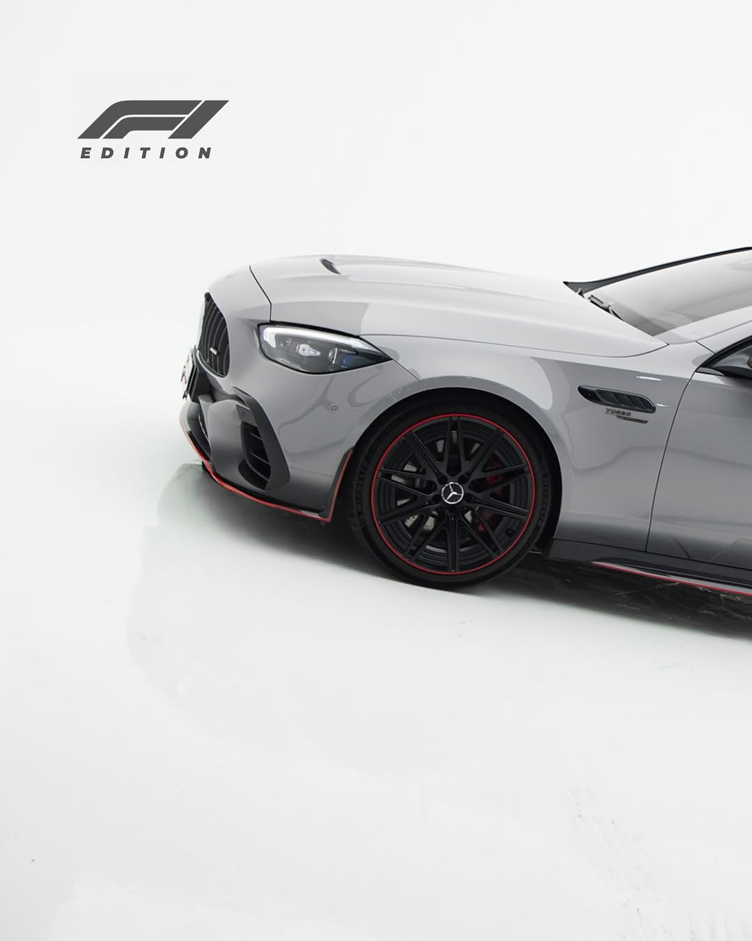 MERCEDES-BENZ C 63 S E PERFORMANCE F1 EDITION - Imagem 6