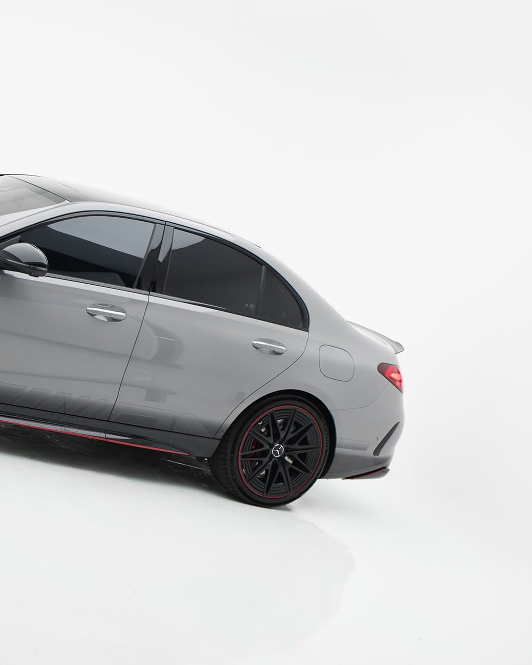 MERCEDES-BENZ C 63 S E PERFORMANCE F1 EDITION - Imagem 7