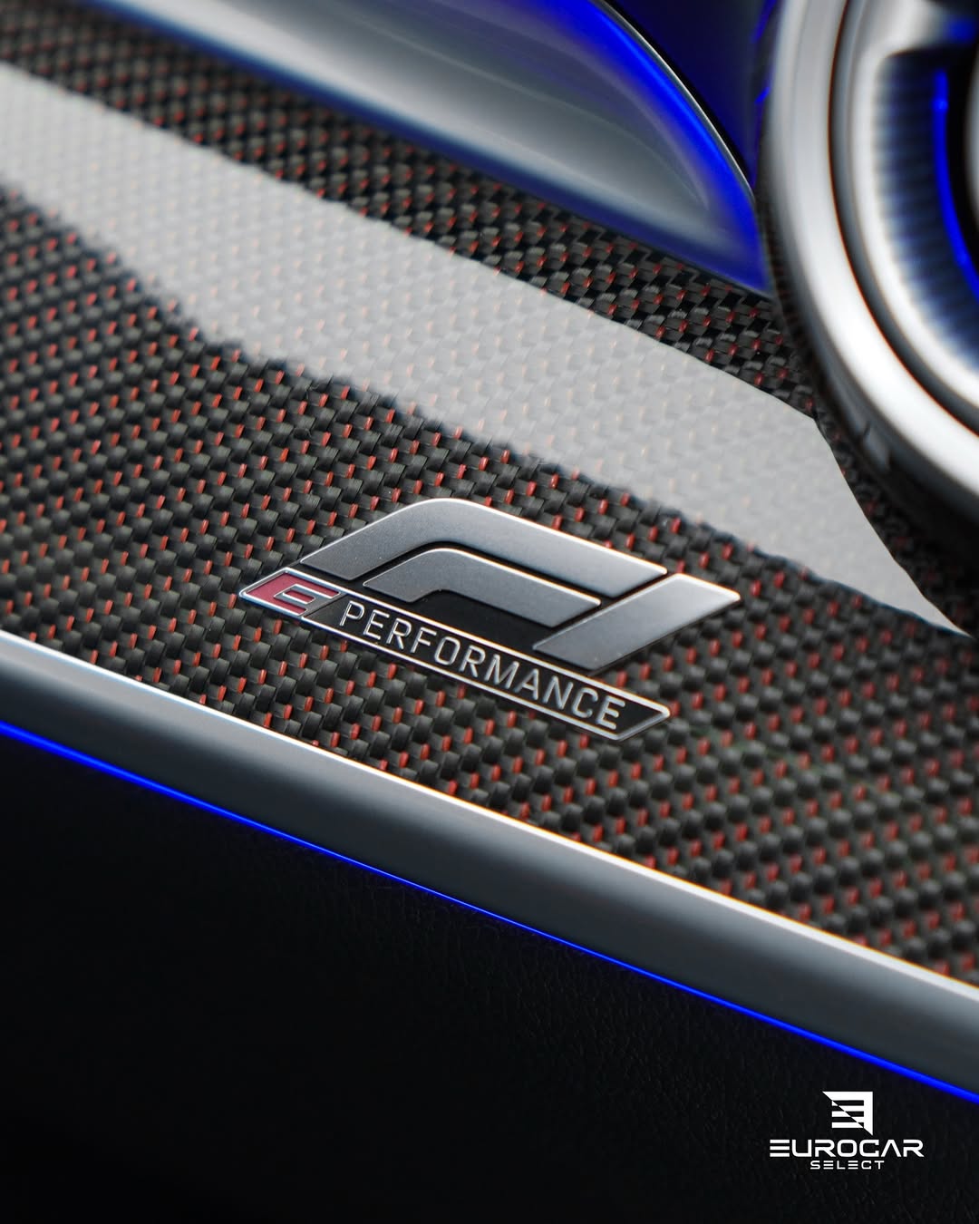 MERCEDES-BENZ C 63 S E PERFORMANCE F1 EDITION - Imagem 8