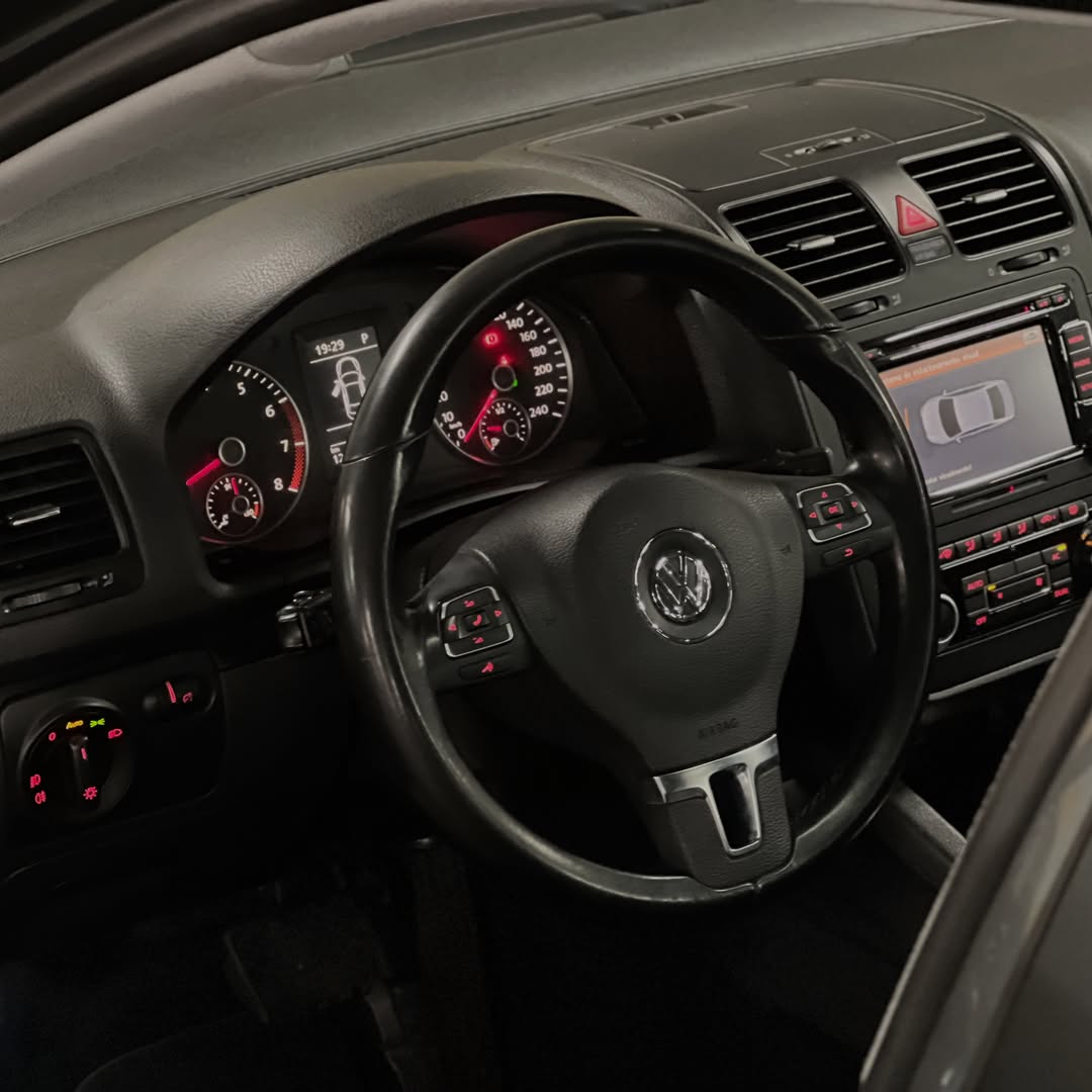 VOLKSWAGEN JETTA - Imagem 9