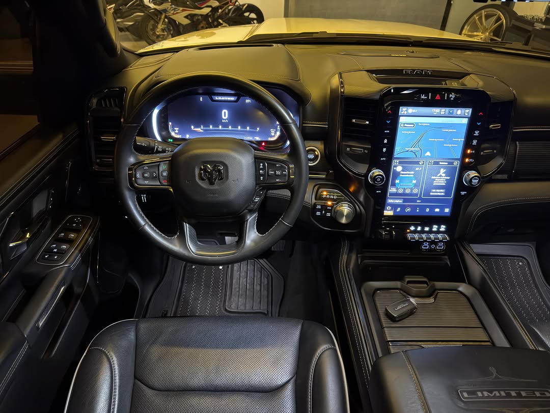 RAM 1500 LIMITED 5.7 HEMI - Imagem 11