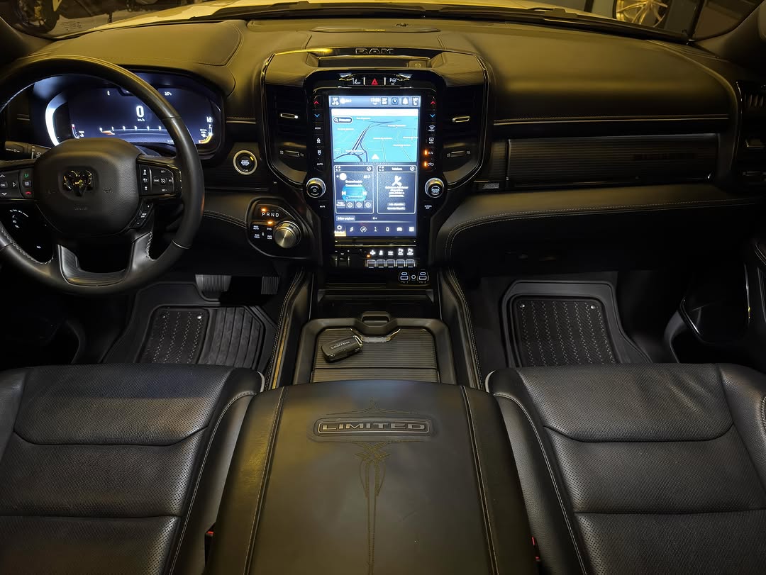 RAM 1500 LIMITED 5.7 HEMI - Imagem 12
