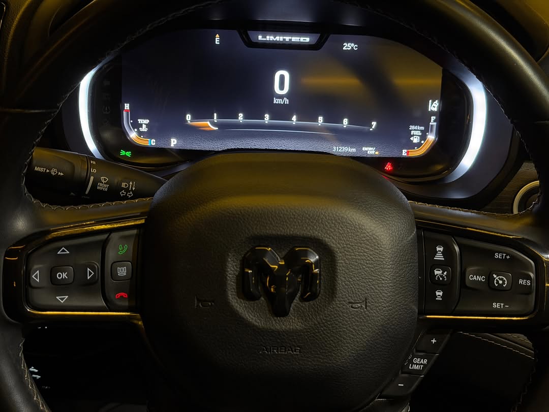 RAM 1500 LIMITED 5.7 HEMI - Imagem 9