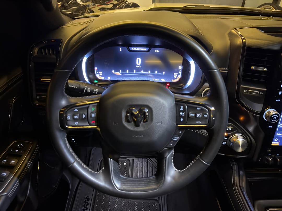 RAM 1500 LIMITED 5.7 HEMI - Imagem 10