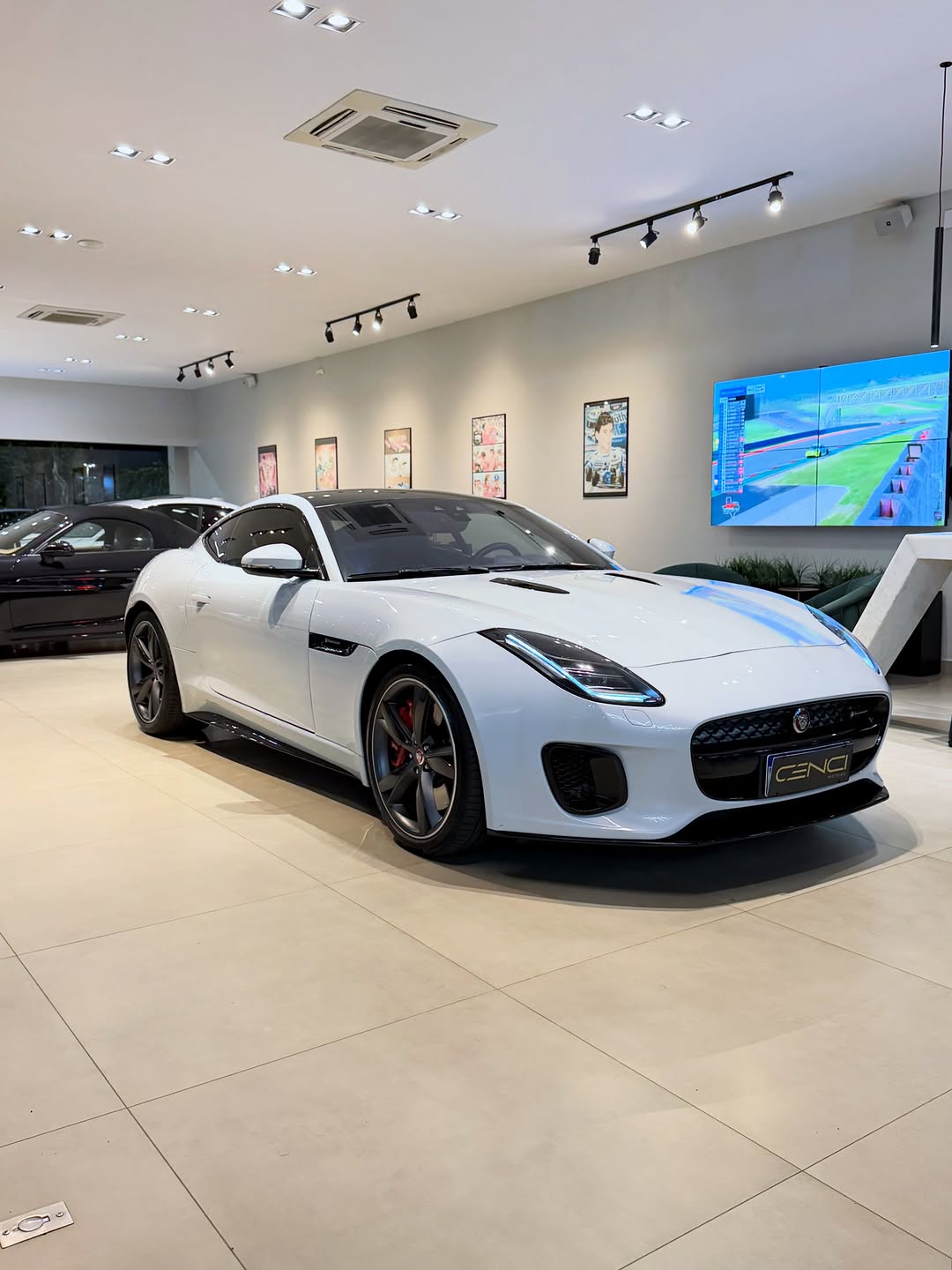 JAGUAR F-TYPE R-DYNAMIC P300 - Imagem 2