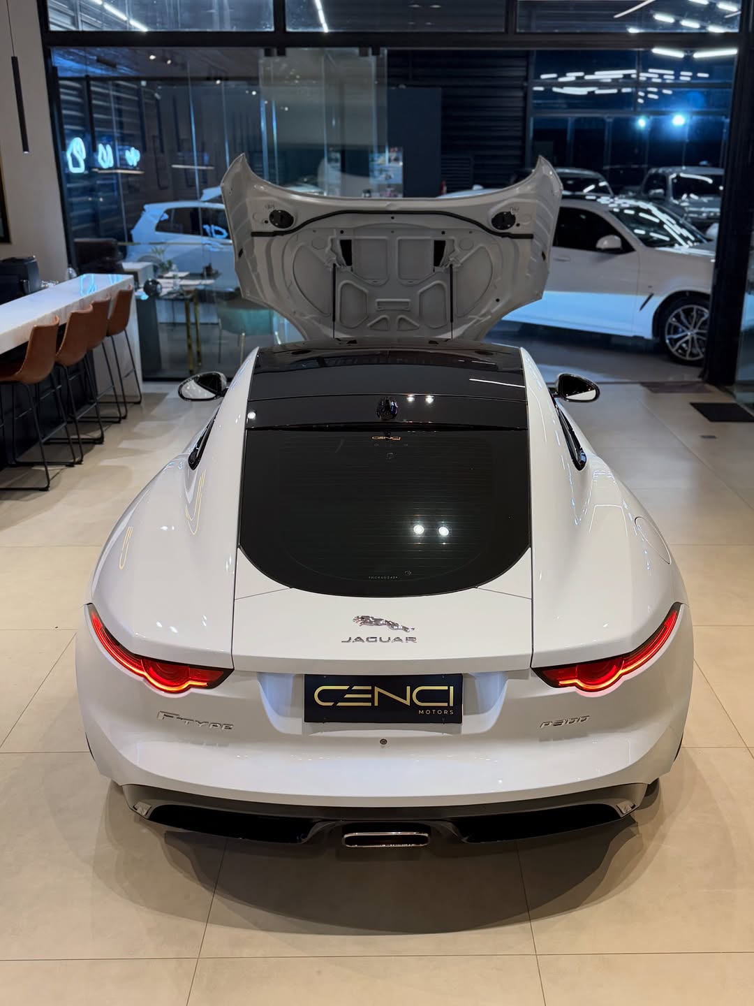 JAGUAR F-TYPE R-DYNAMIC P300 - Imagem 11