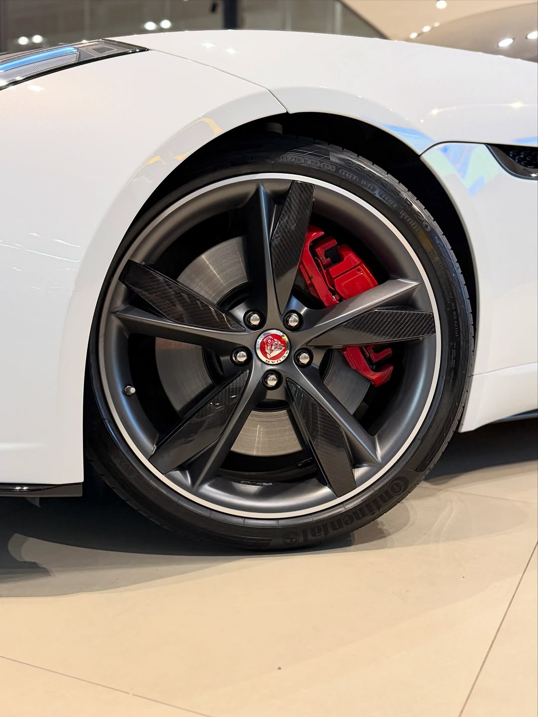 JAGUAR F-TYPE R-DYNAMIC P300 - Imagem 14