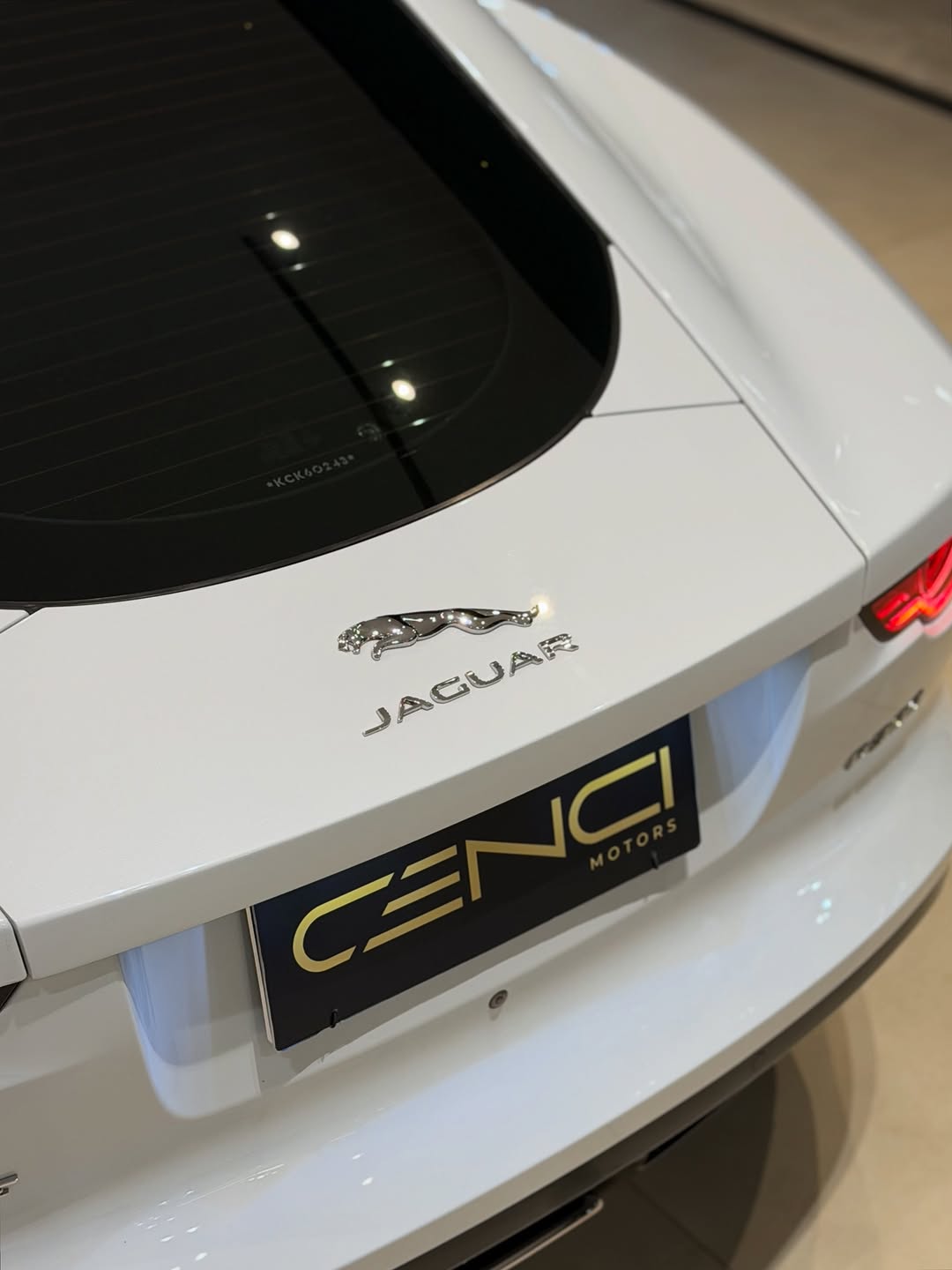 JAGUAR F-TYPE R-DYNAMIC P300 - Imagem 15