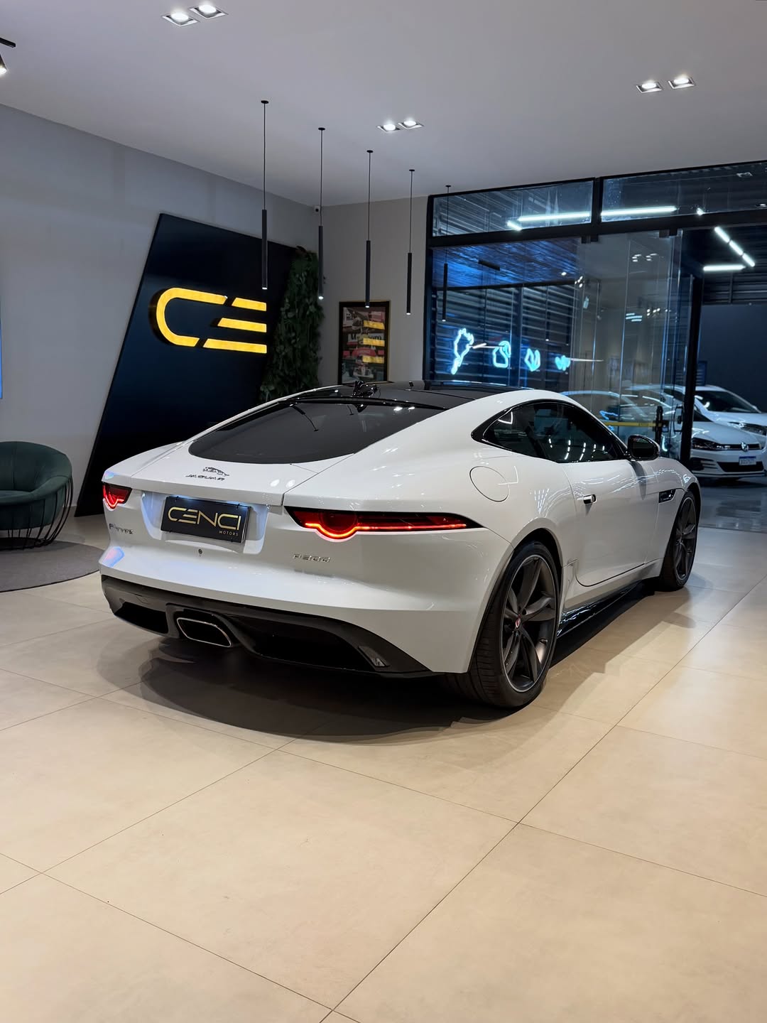 JAGUAR F-TYPE R-DYNAMIC P300 - Imagem 4