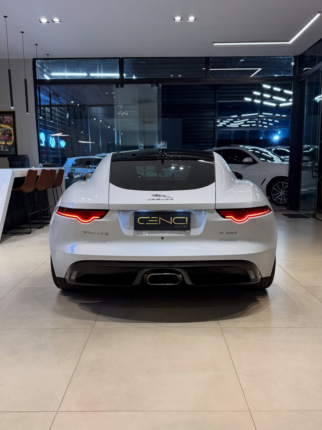 JAGUAR F-TYPE R-DYNAMIC P300 - Imagem 5