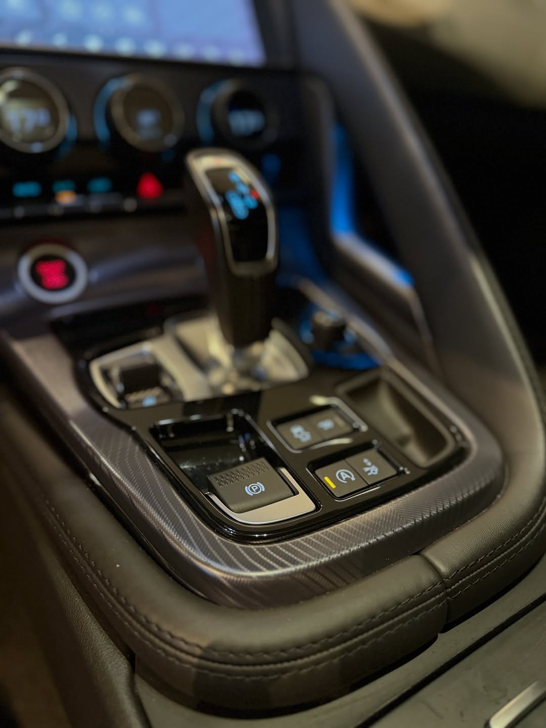 JAGUAR F-TYPE R-DYNAMIC P300 - Imagem 7