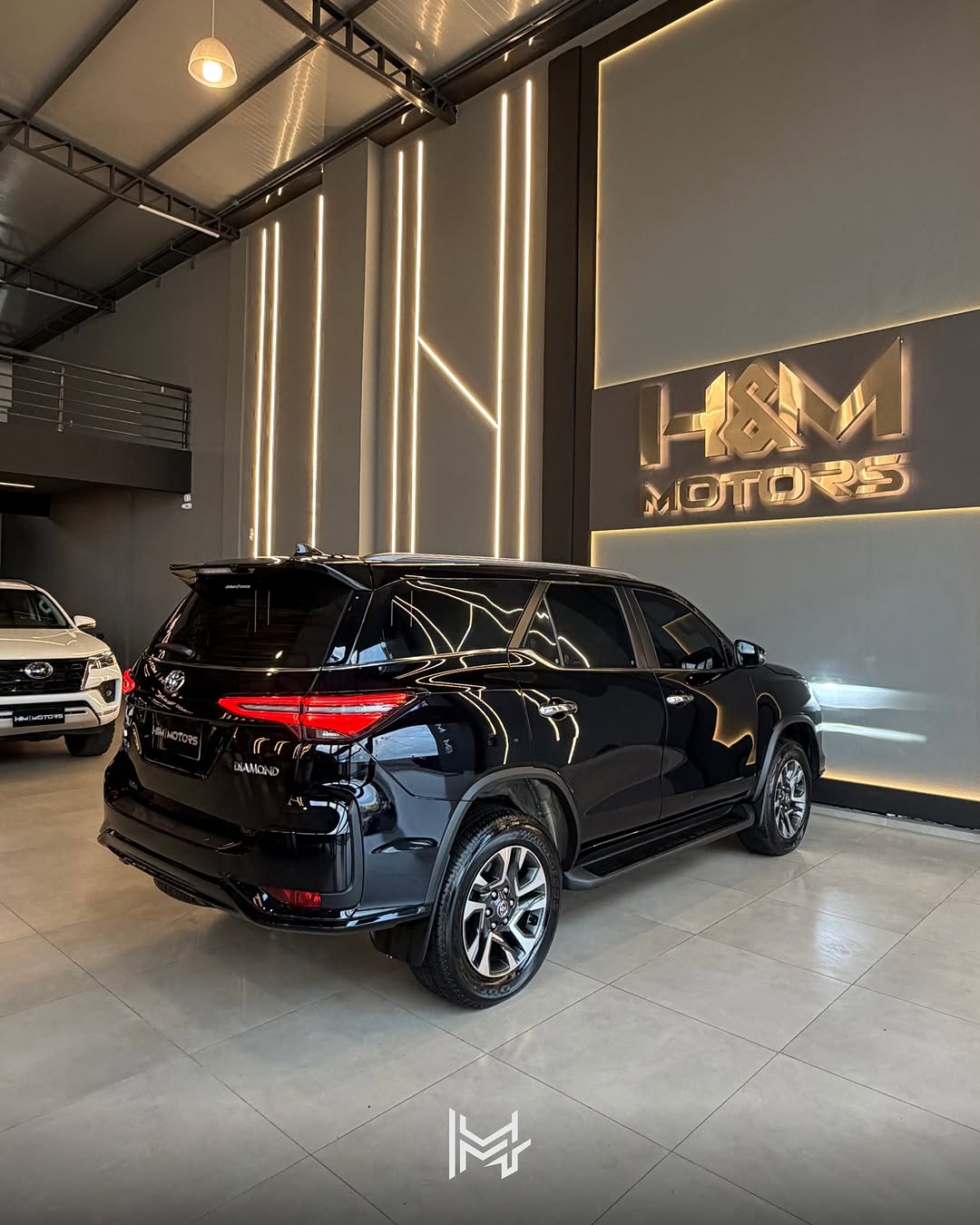 TOYOTA HILUX SW4 DIAMOND 4X4 DIESEL - Imagem 2